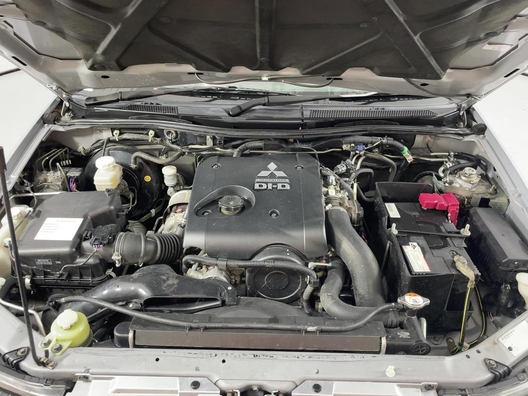Photo '13' of Mitsubishi Triton