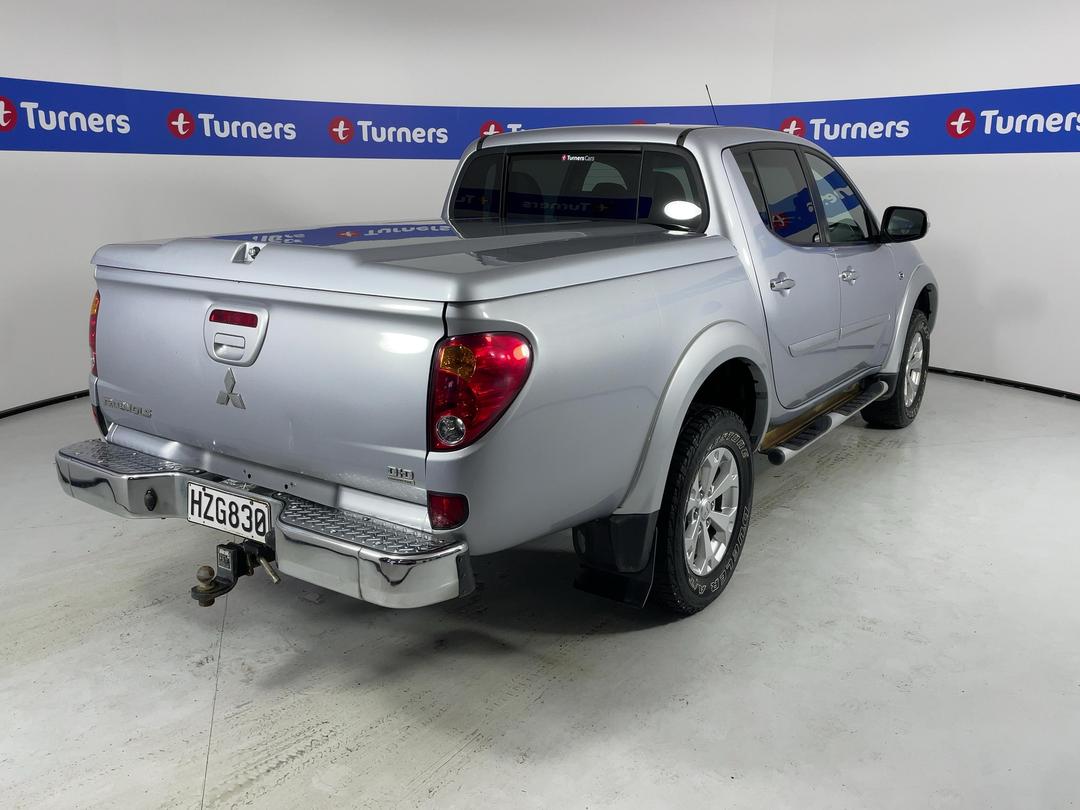 Photo '7' of Mitsubishi Triton