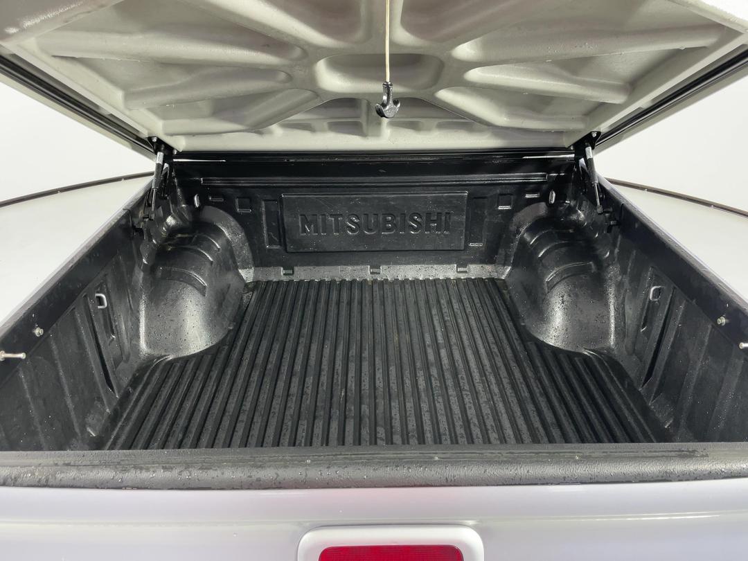 Photo '14' of Mitsubishi Triton