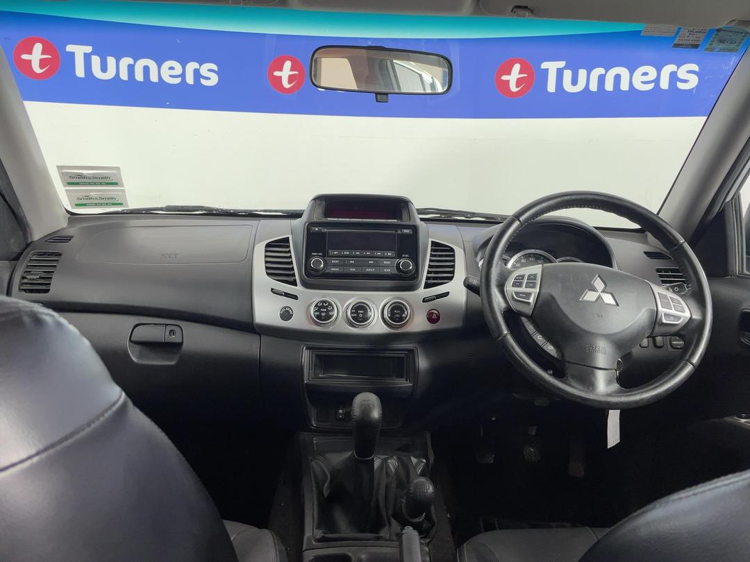 Photo '17' of Mitsubishi Triton