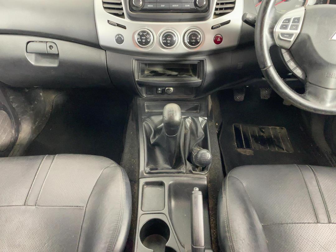 Photo '18' of Mitsubishi Triton