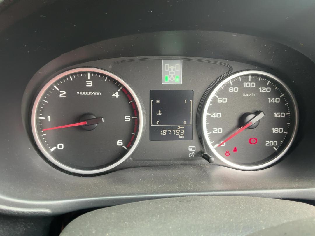Photo '12' of Mitsubishi Triton GLS