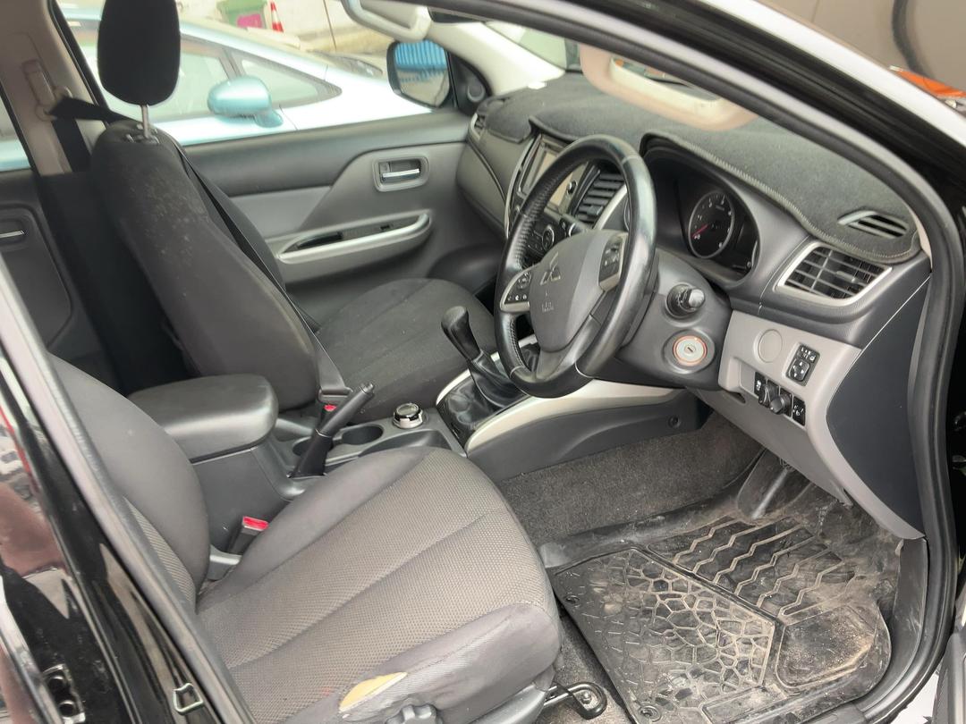 Photo '10' of Mitsubishi Triton GLS