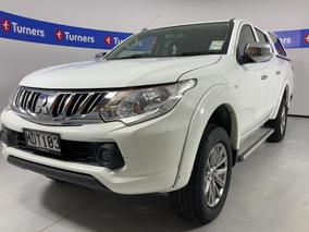 Photo '4' of Mitsubishi Triton