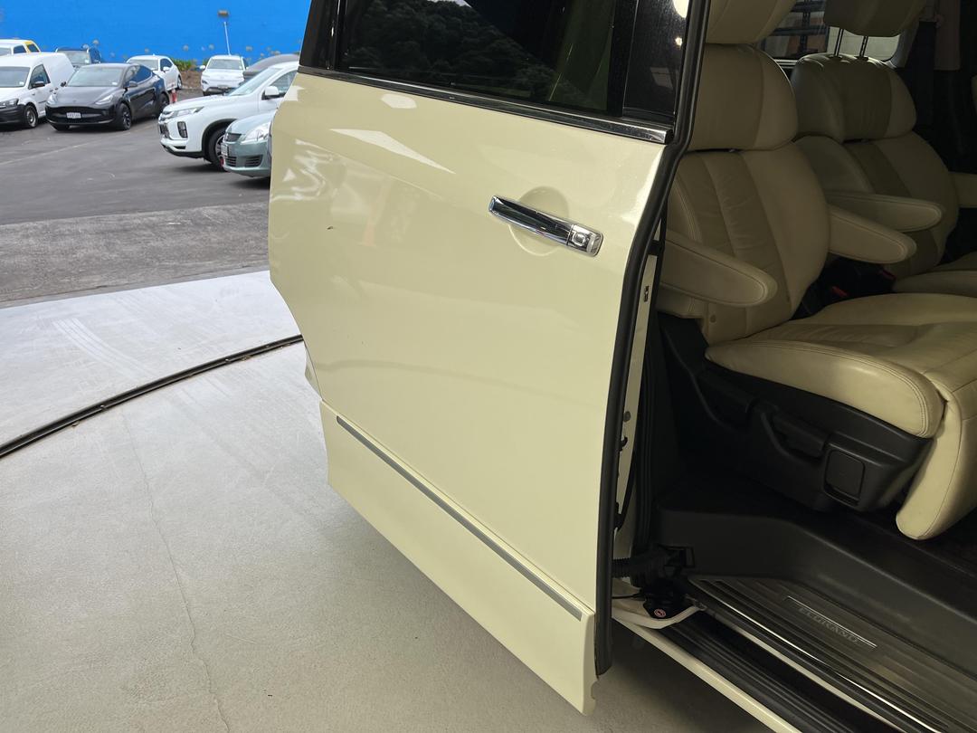 Photo '19' of Nissan Elgrand