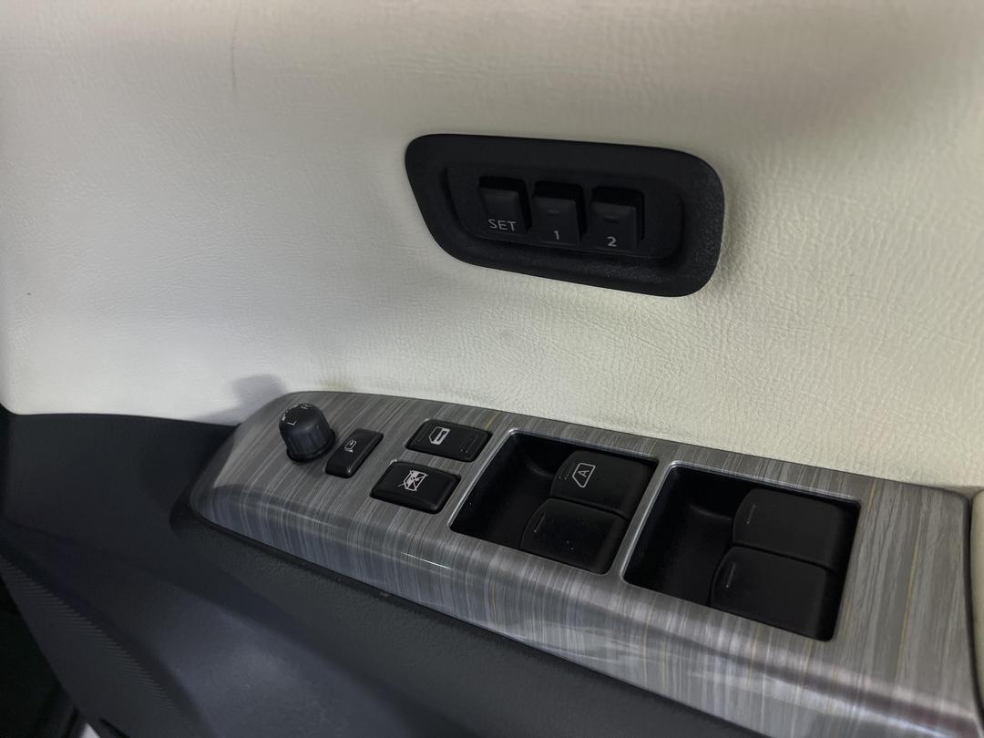 Photo '27' of Nissan Elgrand