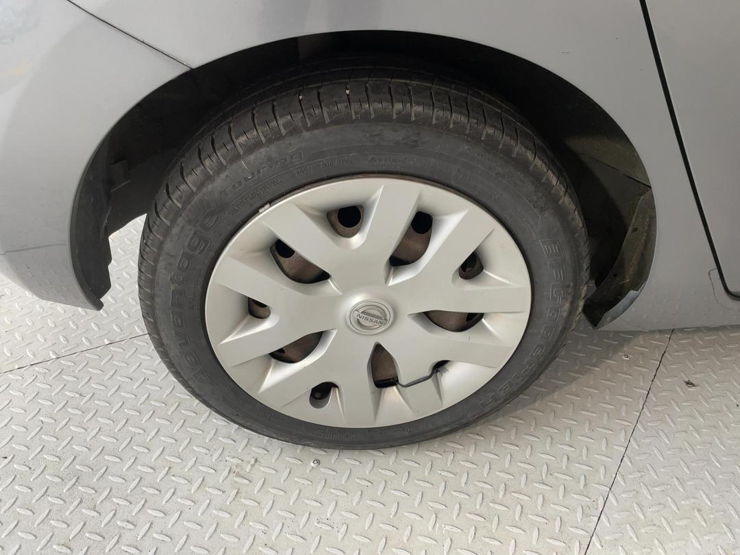 Photo '12' of Nissan Leaf