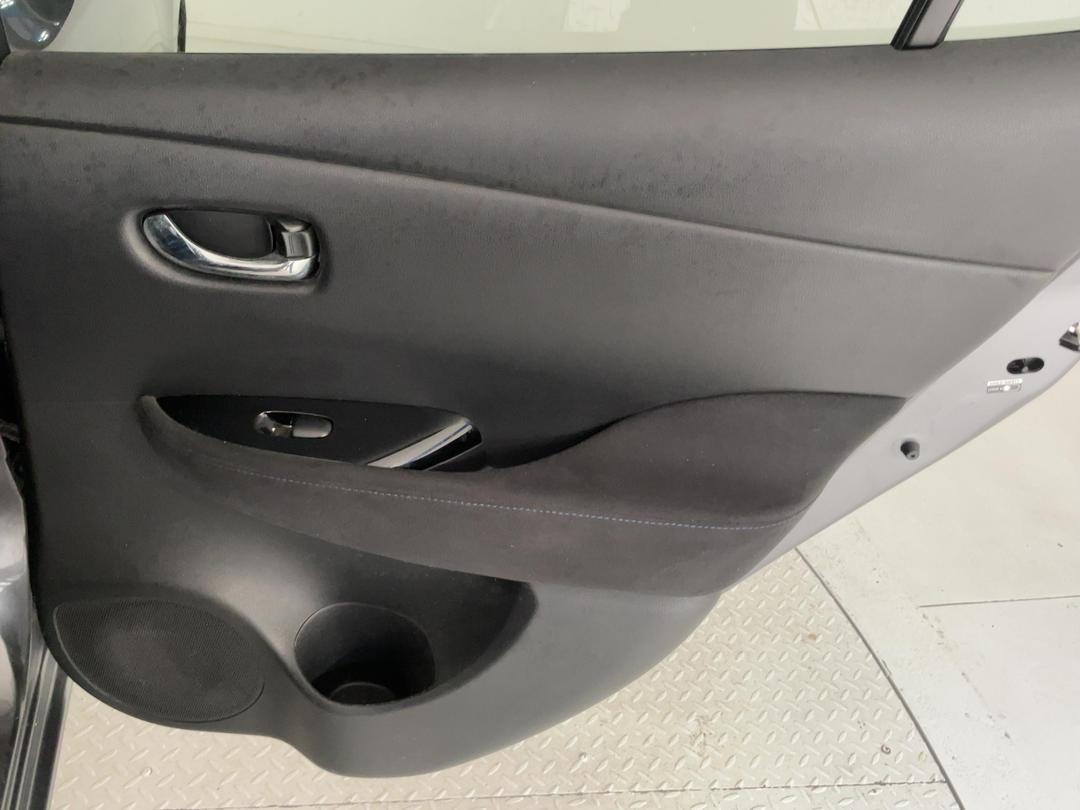 Photo '19' of Nissan Leaf