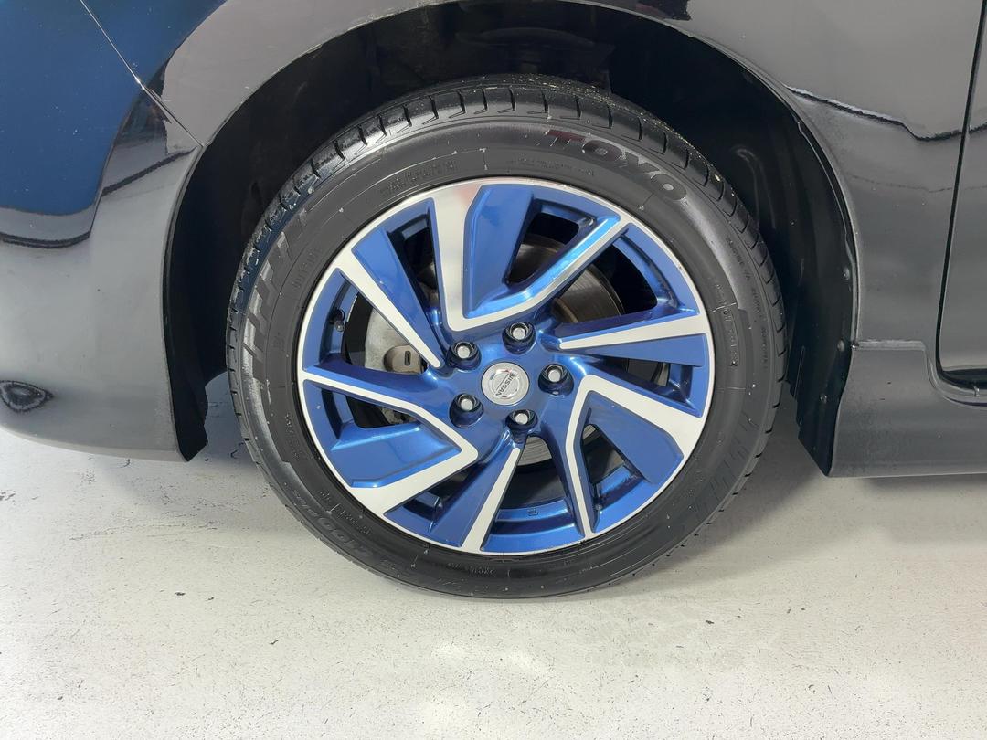 Photo '10' of Nissan Leaf
