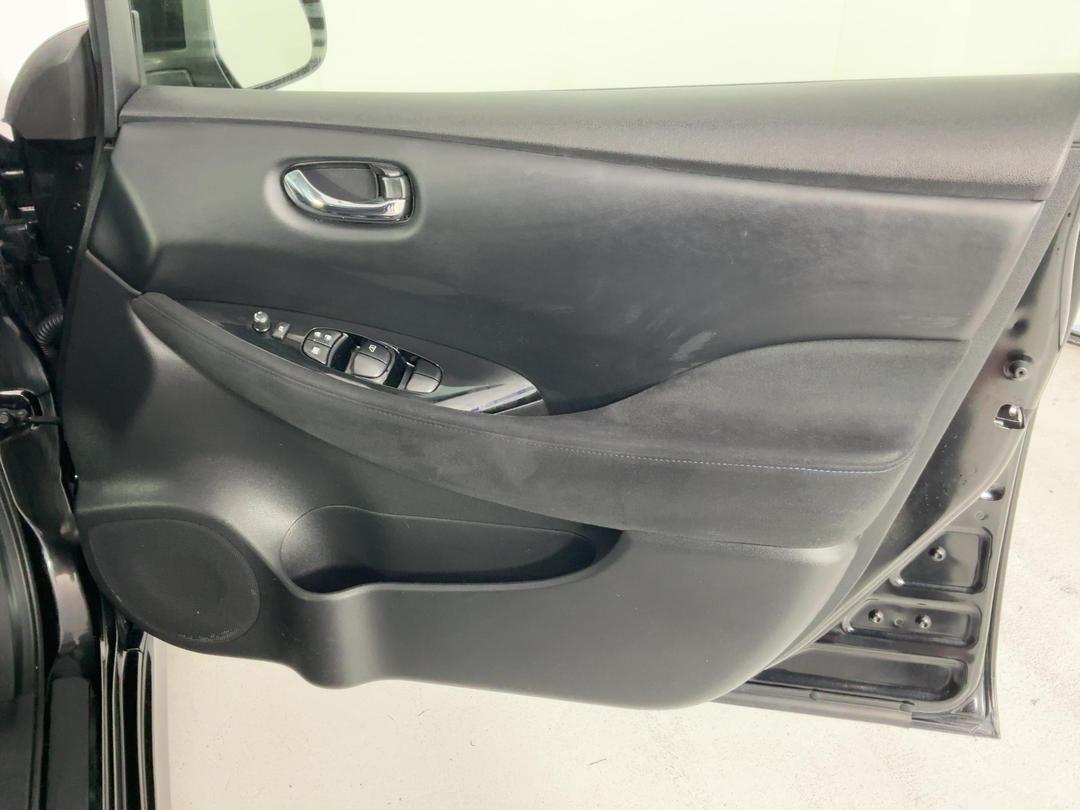 Photo '15' of Nissan Leaf