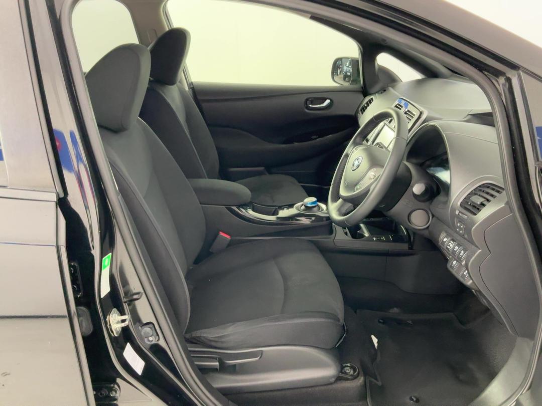 Photo '16' of Nissan Leaf
