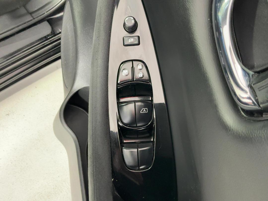 Photo '23' of Nissan Leaf