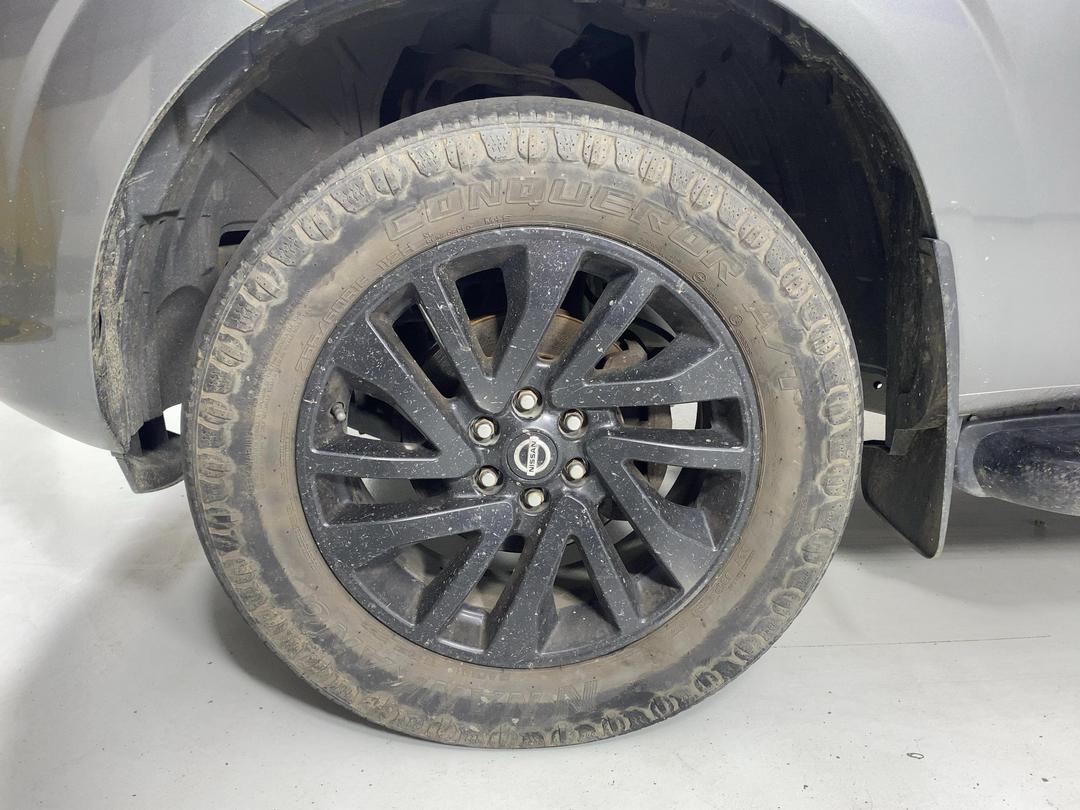 Photo '10' of Nissan Navara