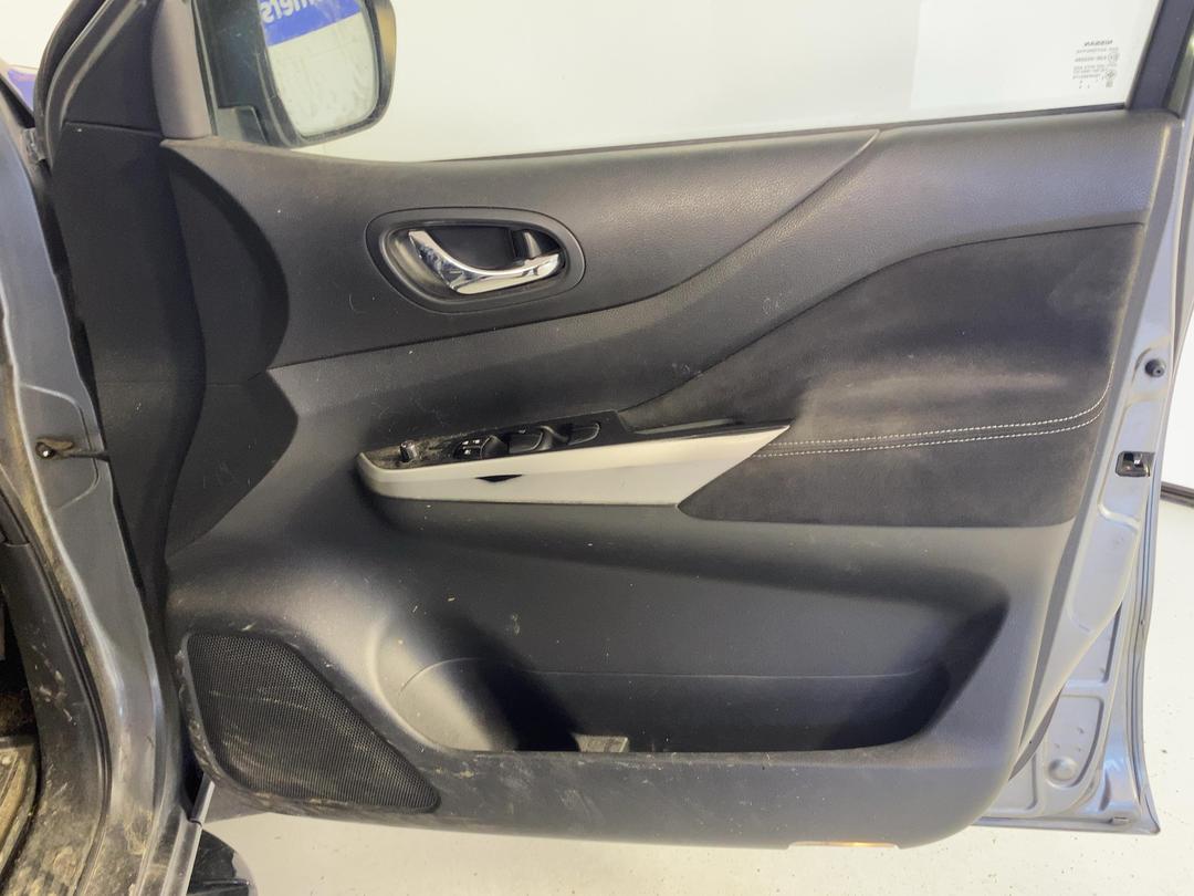 Photo '15' of Nissan Navara