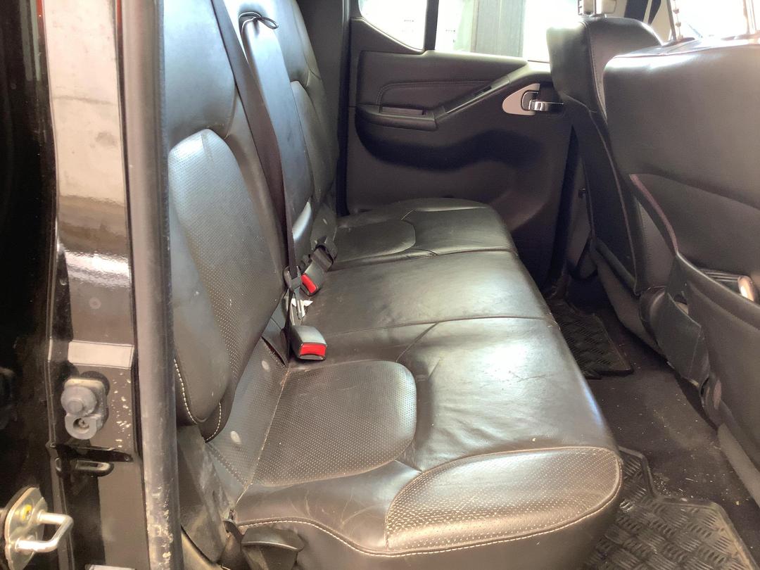 Photo '9' of Nissan Navara D/C ST-X