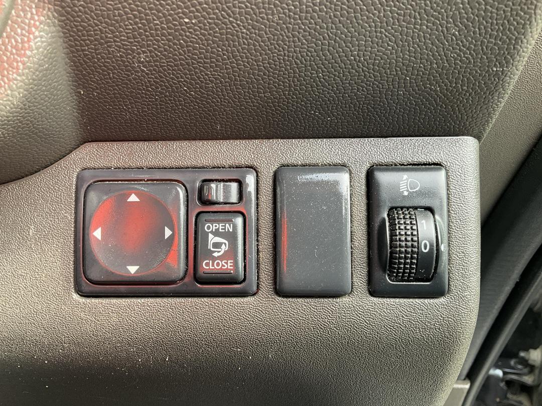 Photo '26' of Nissan Navara