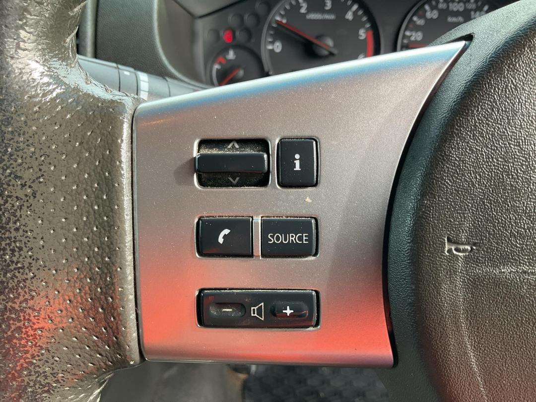 Photo '28' of Nissan Navara