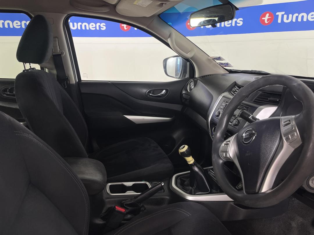 Photo '16' of Nissan Navara