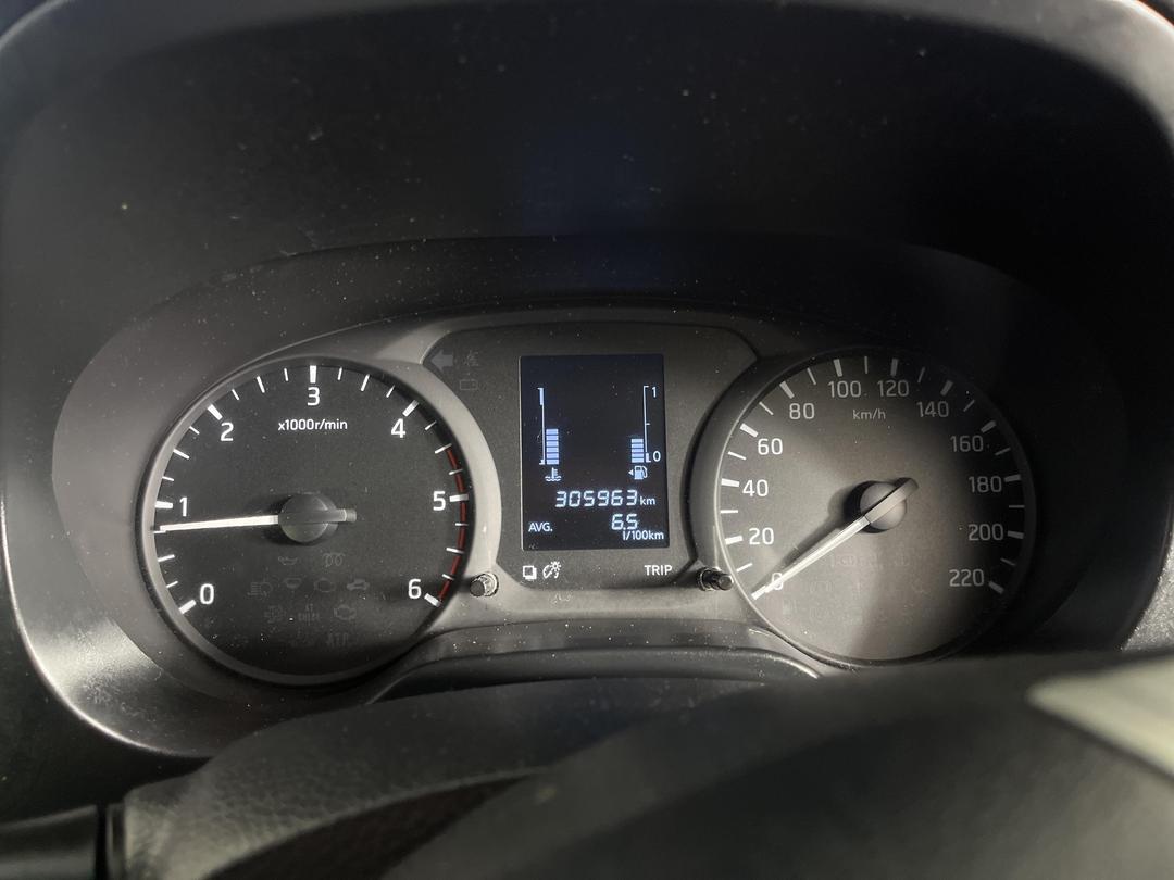 Photo '21' of Nissan Navara