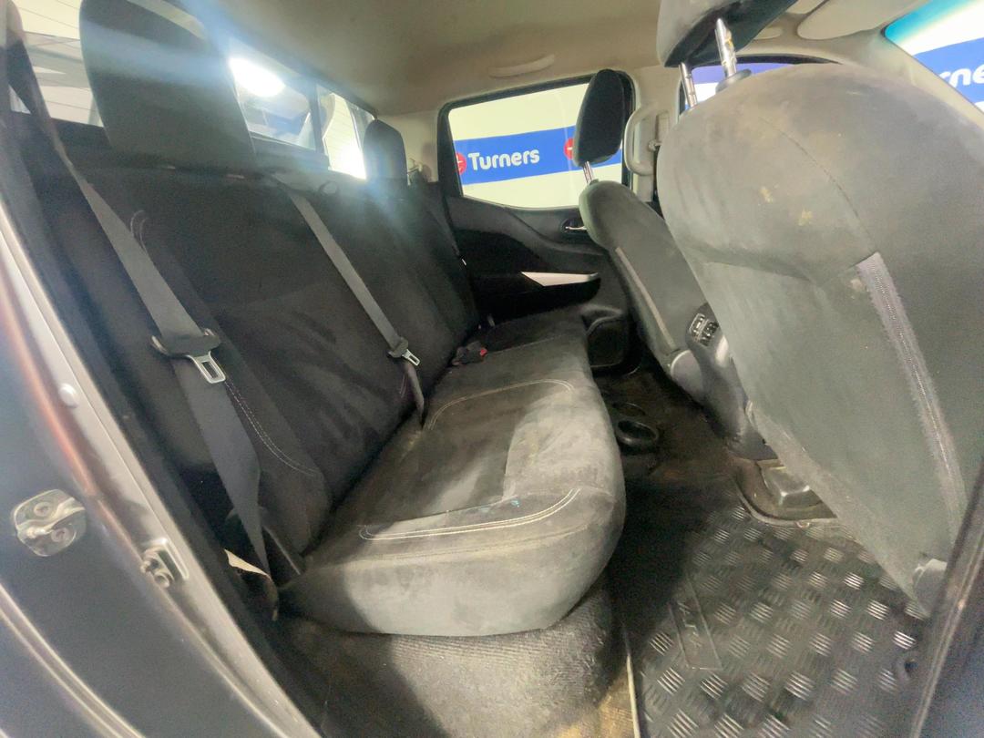 Photo '20' of Nissan Navara