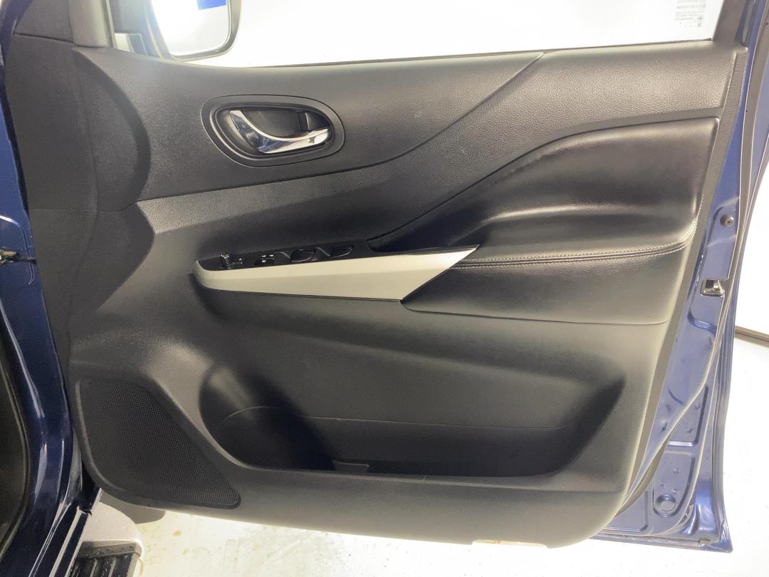 Photo '15' of Nissan Navara