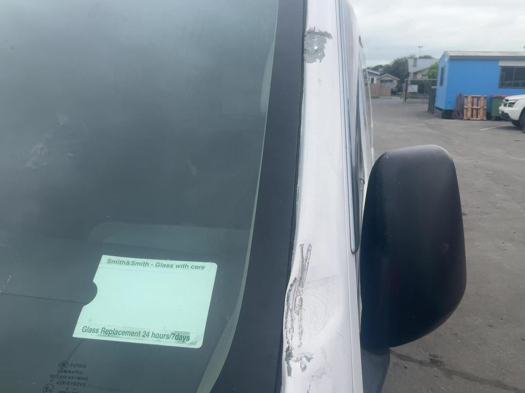 Photo '10' of Nissan NV350 Caravan
