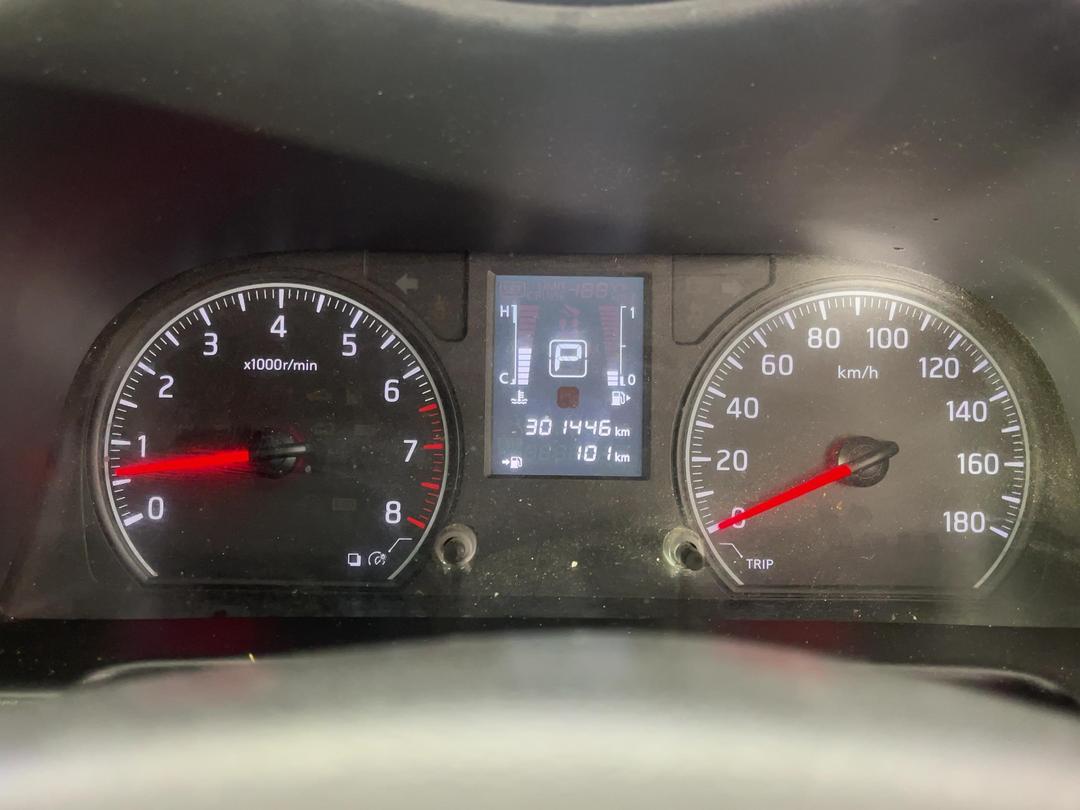Photo '21' of Nissan NV350