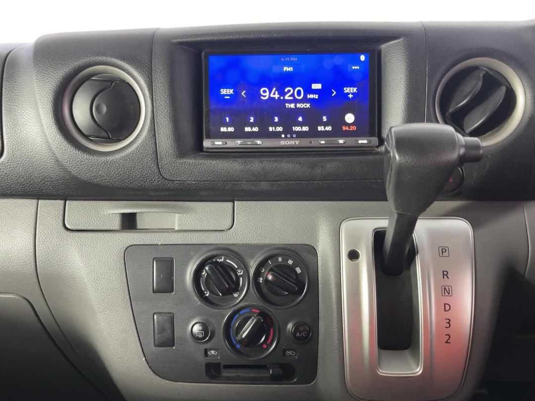 Photo '18' of Nissan NV350