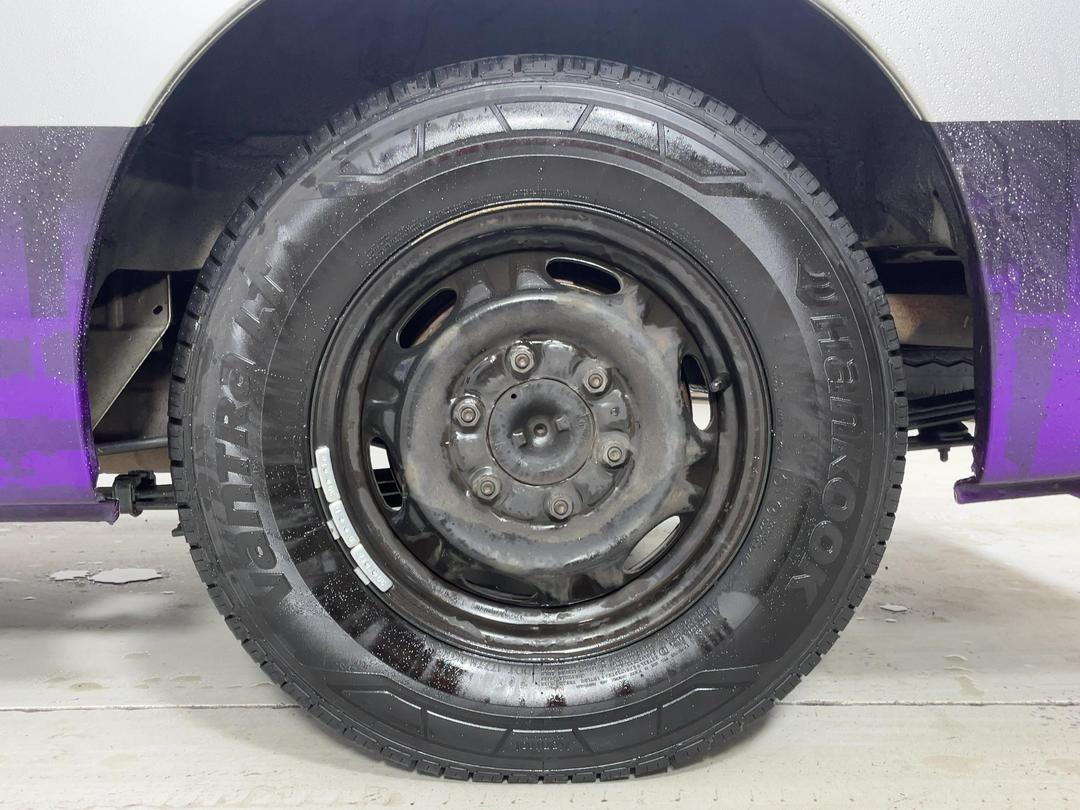 Photo '11' of Nissan NV350