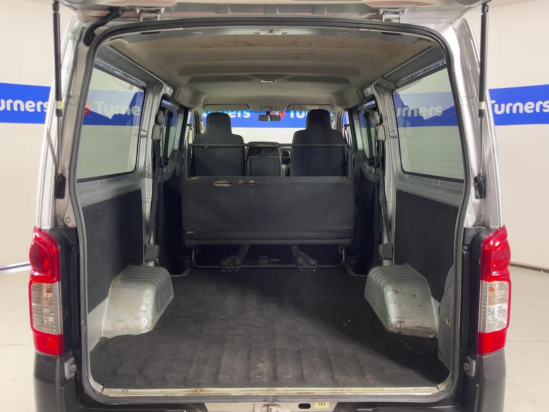 Photo '14' of Nissan NV350