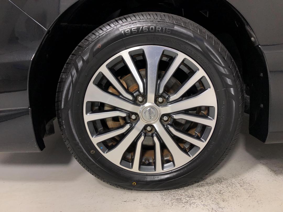 Photo '10' of Nissan Serena