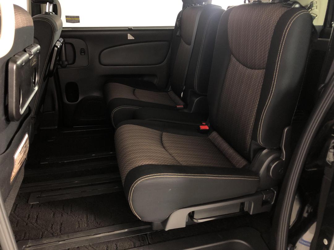 Photo '20' of Nissan Serena