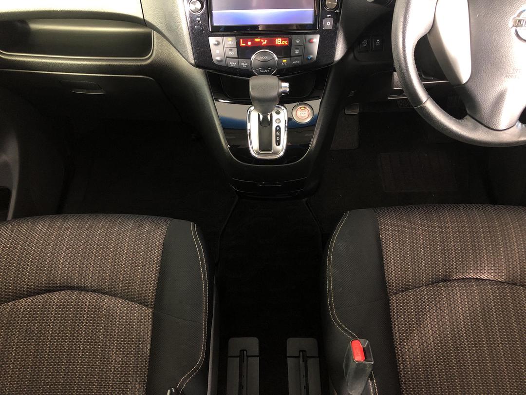 Photo '18' of Nissan Serena