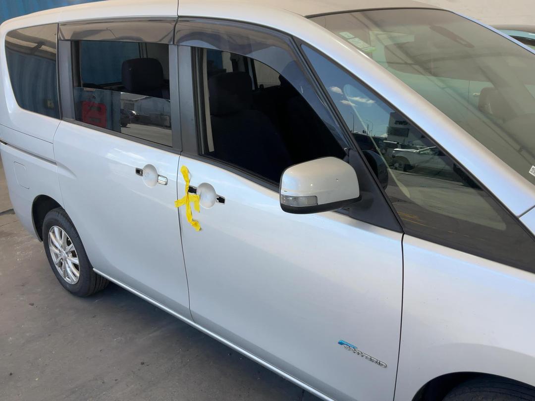 Photo '3' of Nissan Serena Photo '3' of Nissan Serena