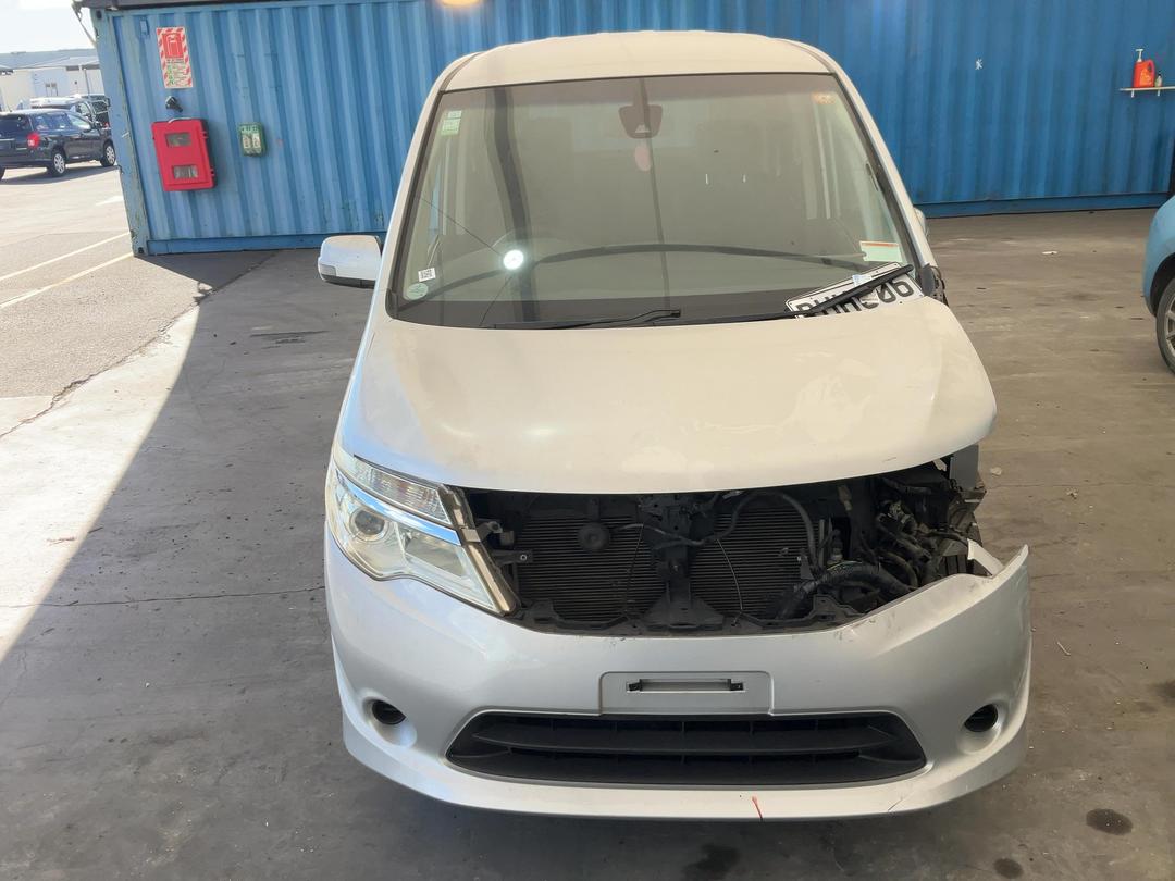 Photo '4' of Nissan Serena Photo '4' of Nissan Serena