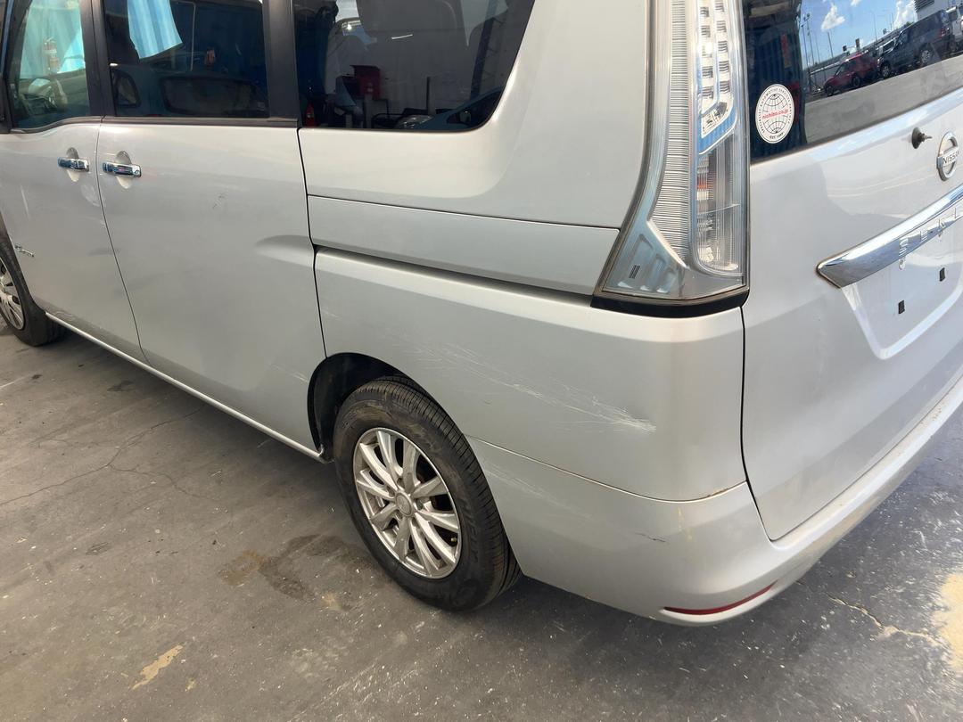 Photo '11' of Nissan Serena Photo '11' of Nissan Serena