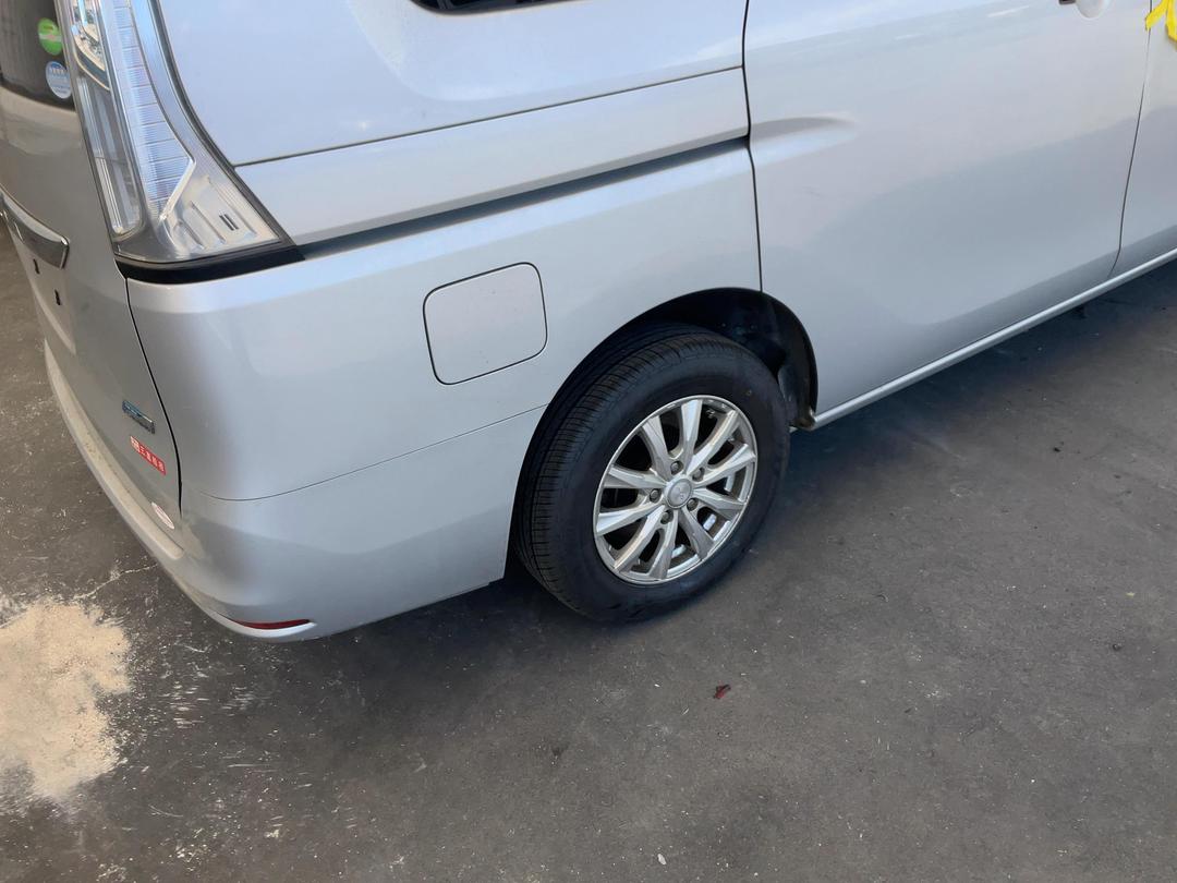 Photo '14' of Nissan Serena Photo '14' of Nissan Serena