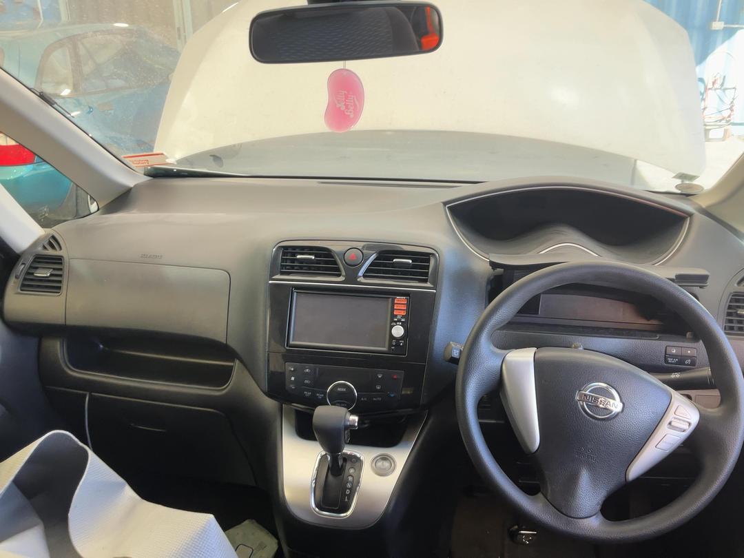 Photo '25' of Nissan Serena Photo '25' of Nissan Serena