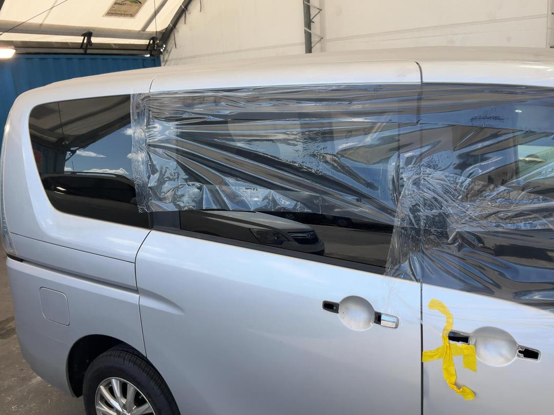 Photo '30' of Nissan Serena Photo '30' of Nissan Serena