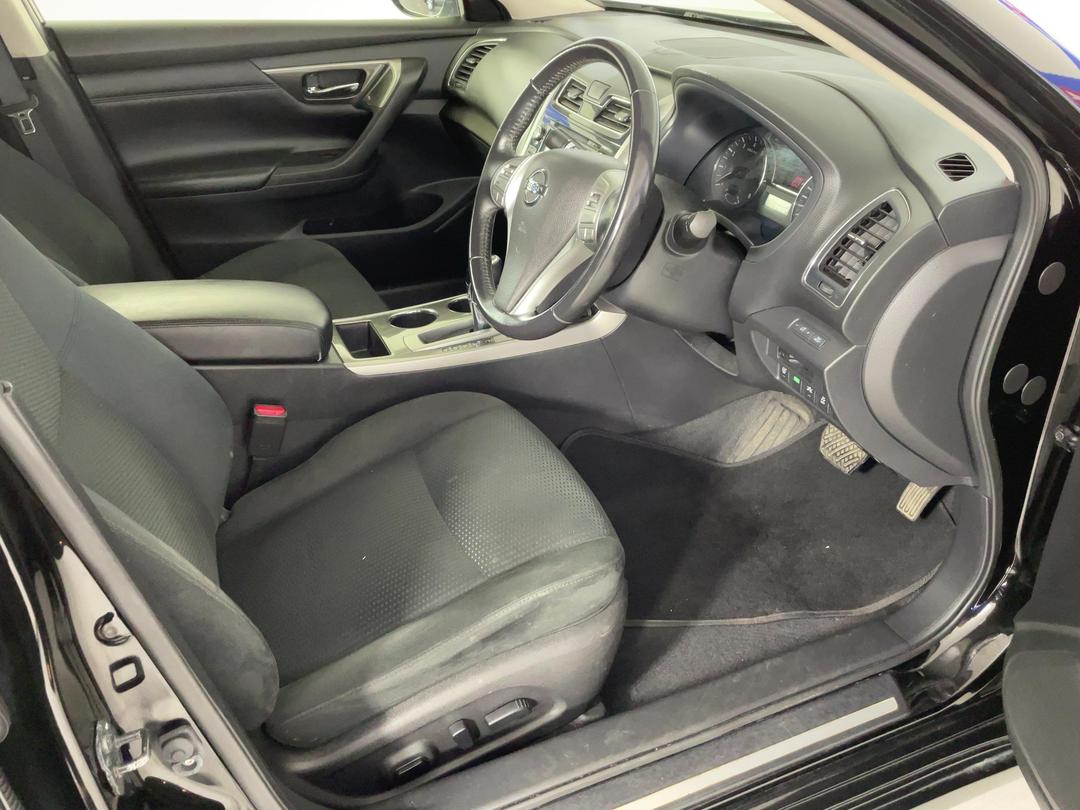 Photo '16' of Nissan Teana