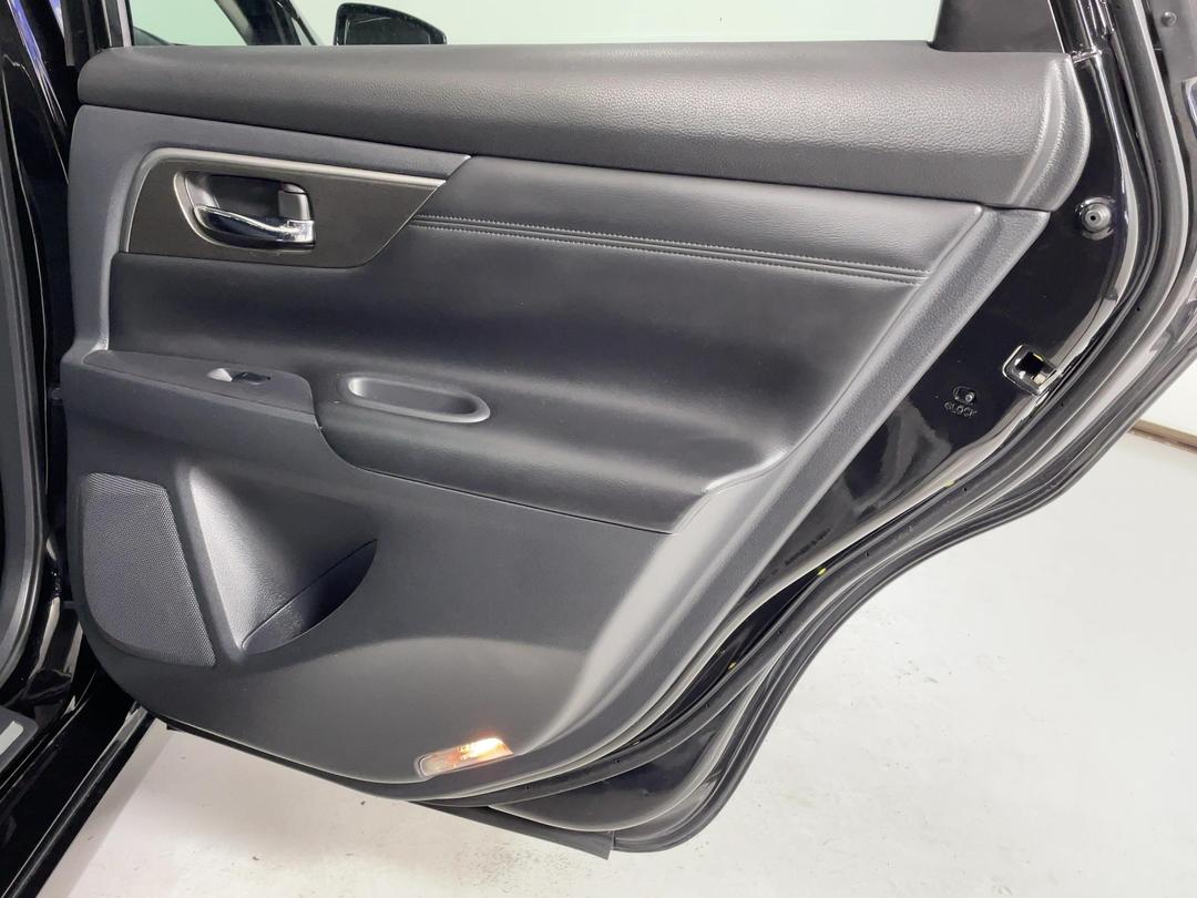Photo '19' of Nissan Teana