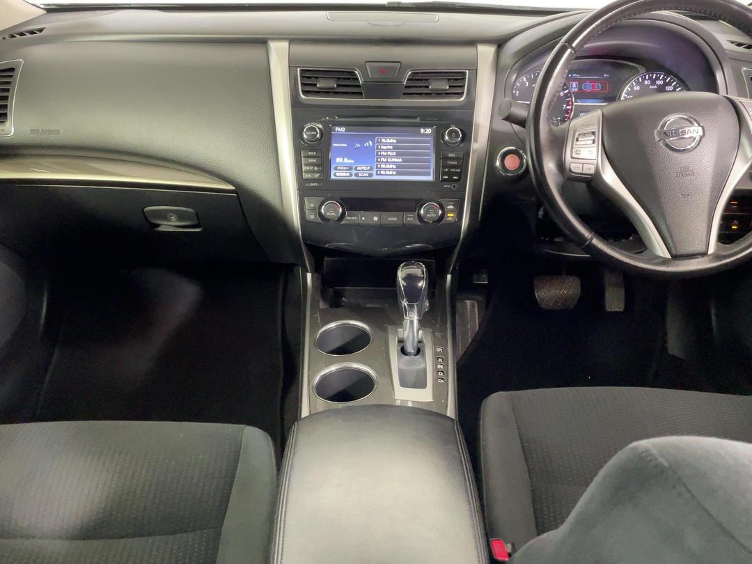 Photo '17' of Nissan Teana