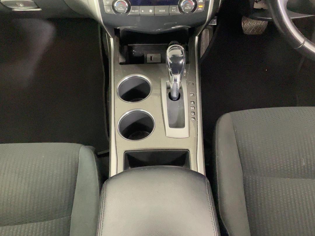 Photo '18' of Nissan Teana