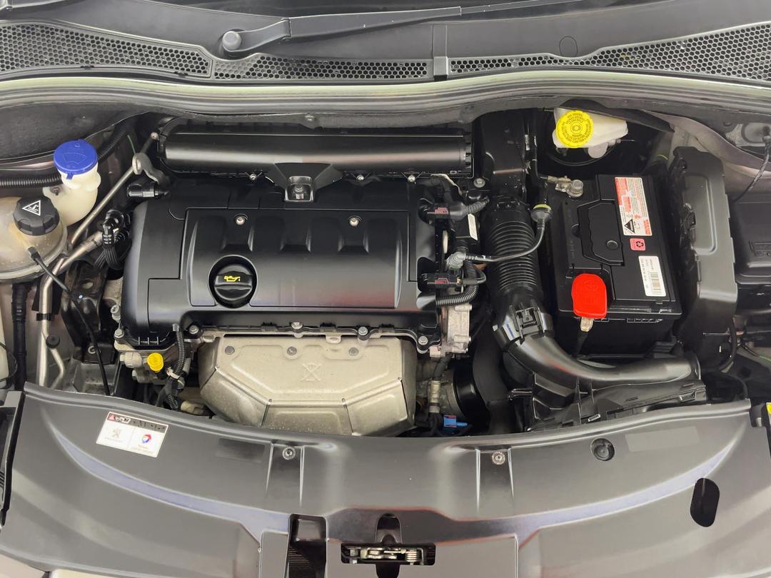 Photo '13' of Peugeot 2008