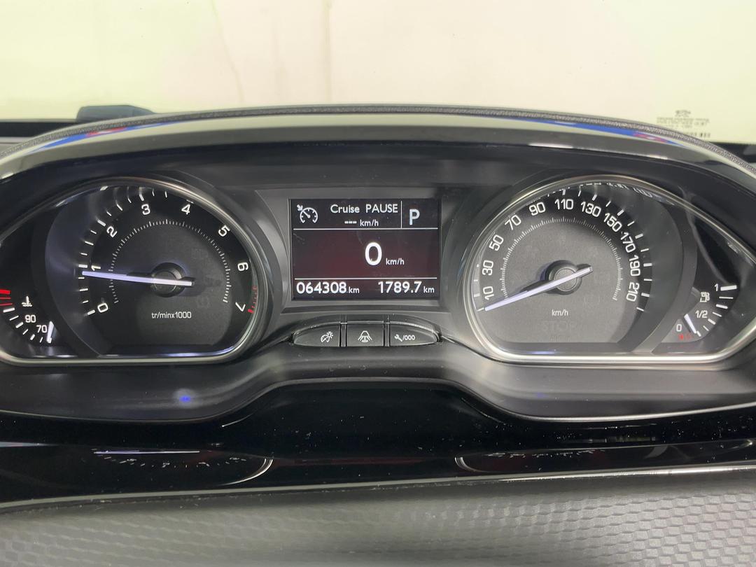 Photo '21' of Peugeot 2008