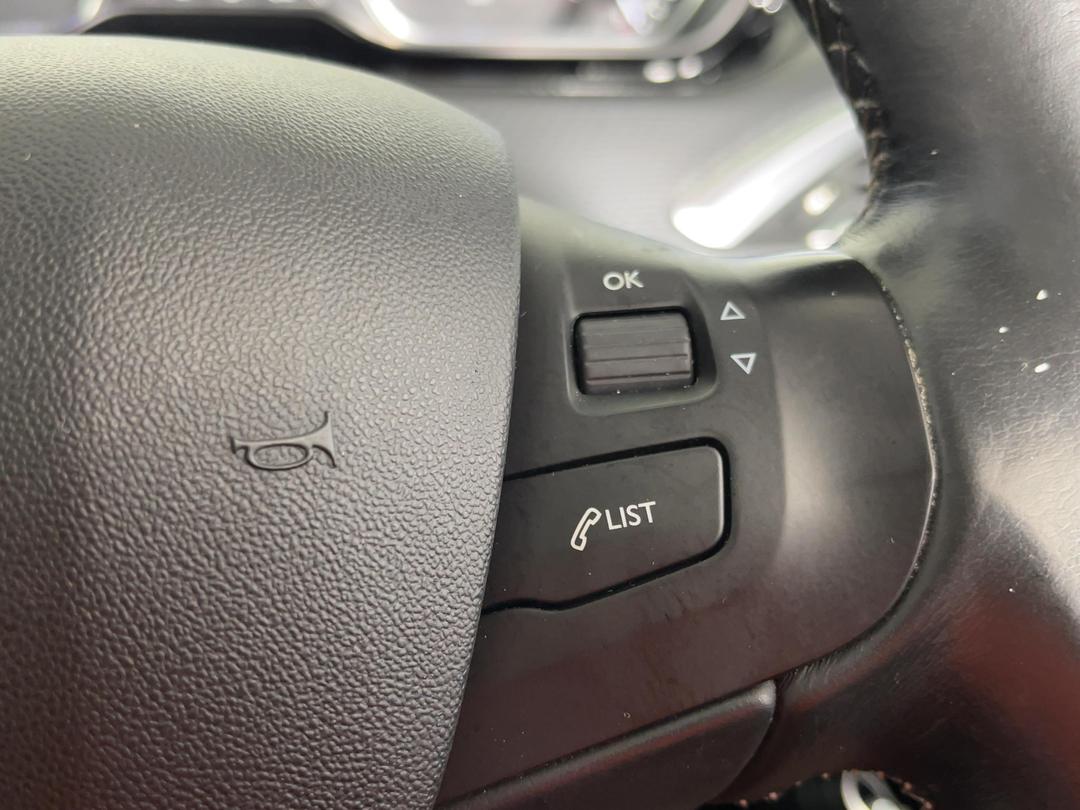 Photo '24' of Peugeot 2008