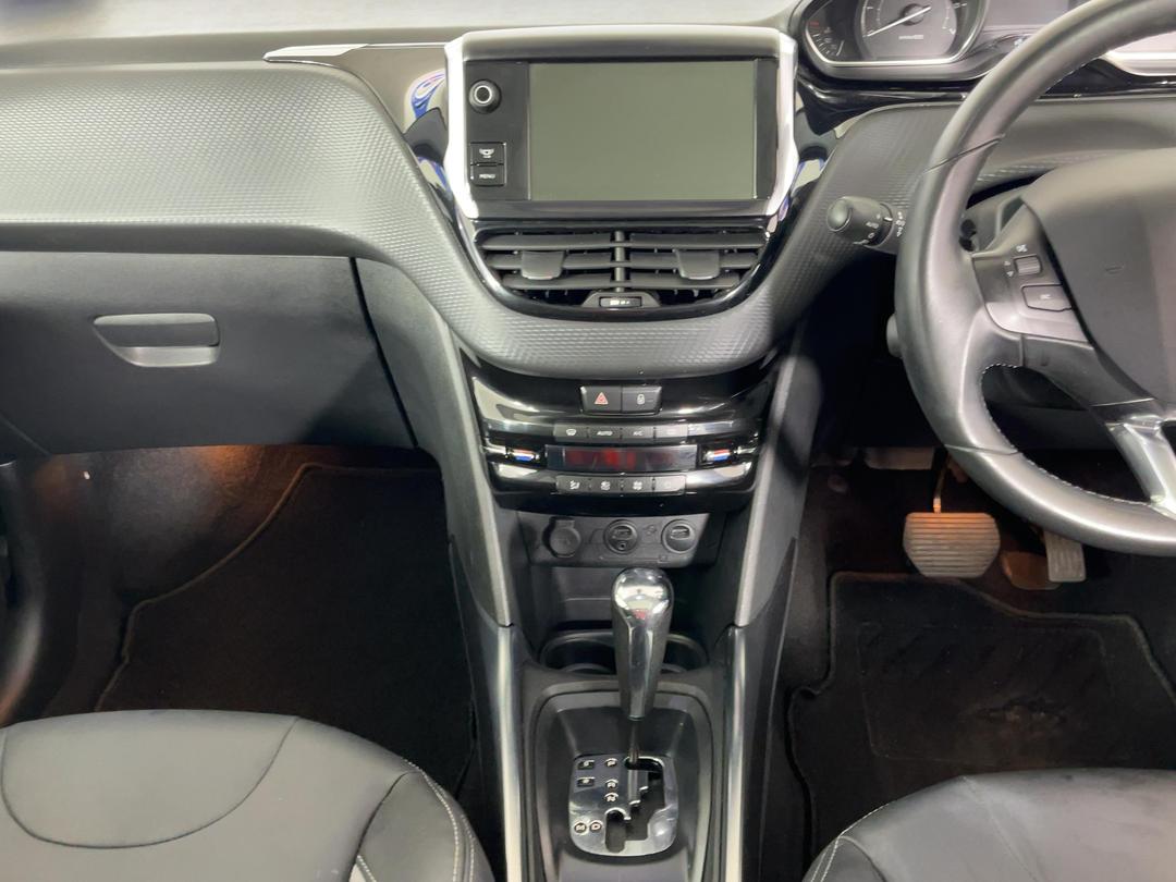 Photo '18' of Peugeot 2008