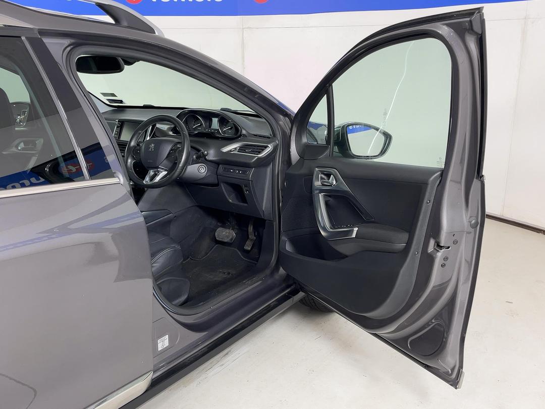 Photo '15' of Peugeot 2008