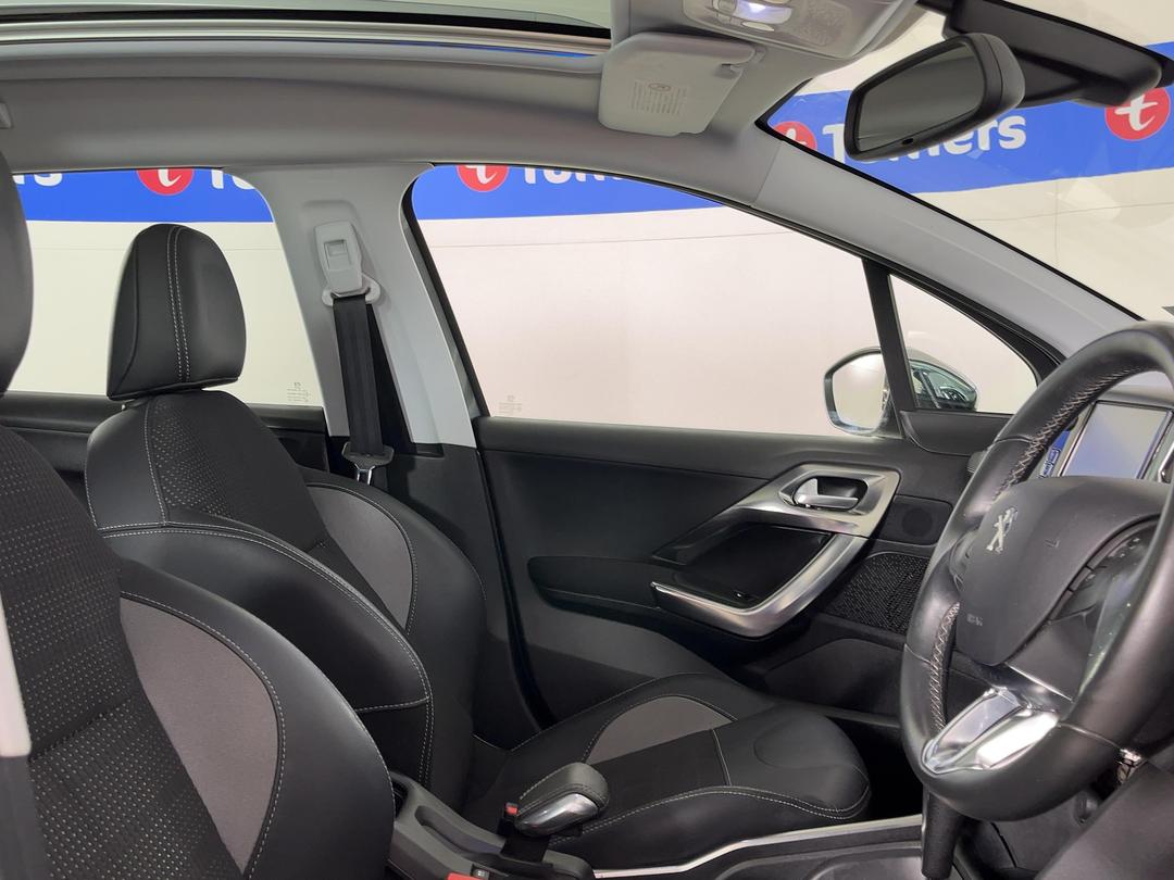 Photo '16' of Peugeot 2008