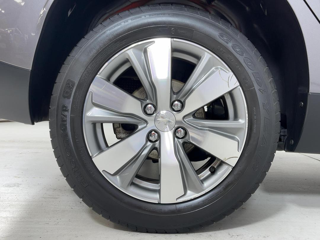 Photo '12' of Peugeot 2008